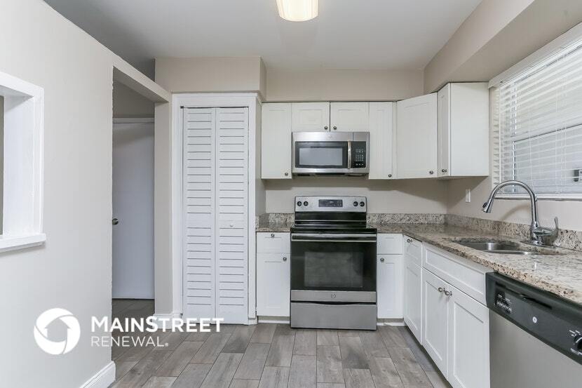 Building Photo - 421 SW 64th Terrace