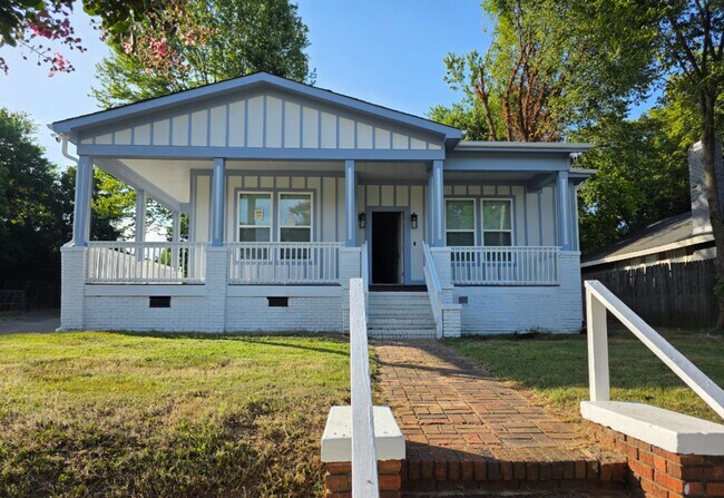 Building Photo - 1120 Allen St