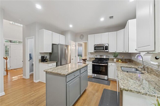 Building Photo - 6520 Fairfield Trce