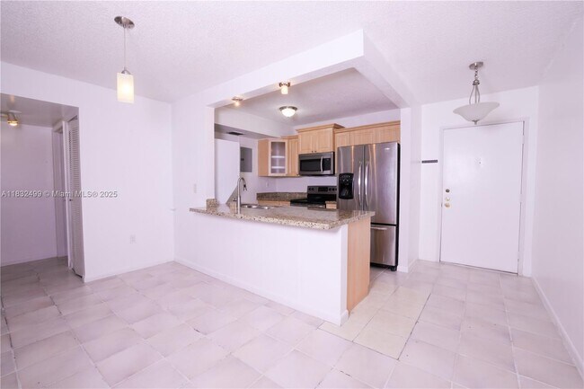 Primary Photo - 8873 Fontainebleau Blvd