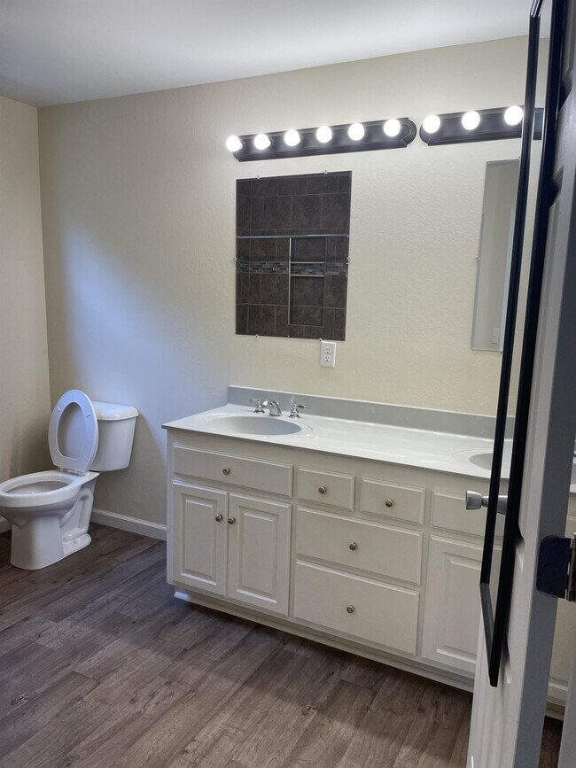 Building Photo - 11387 John F Kennedy Rd