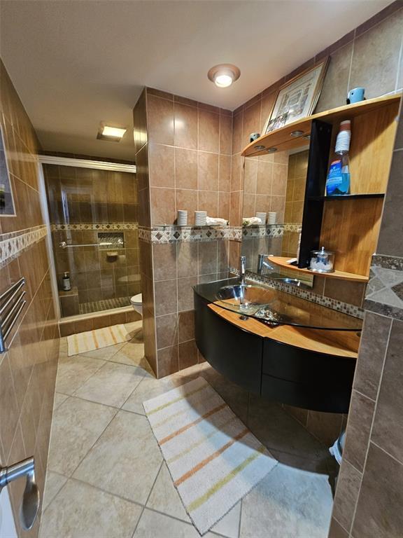 Building Photo - 4200 Hillcrest Dr