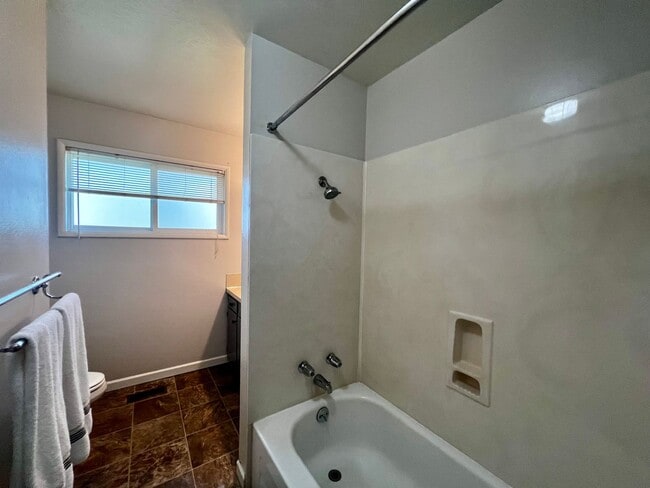Building Photo - Beautiful North Hill Home Near Vincent Park!