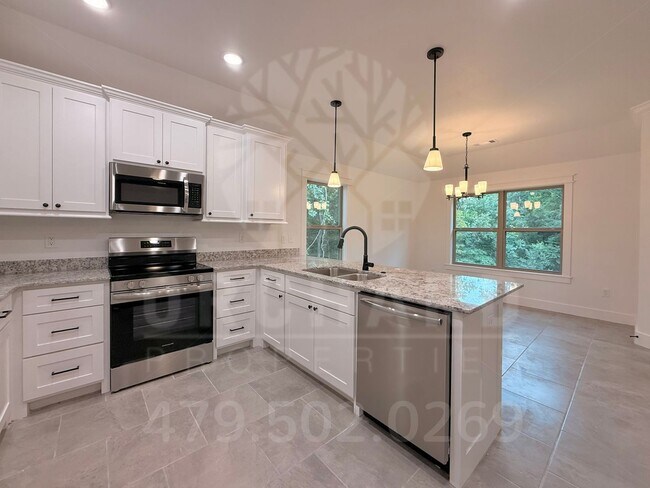 Building Photo - 12 Kinross Dr