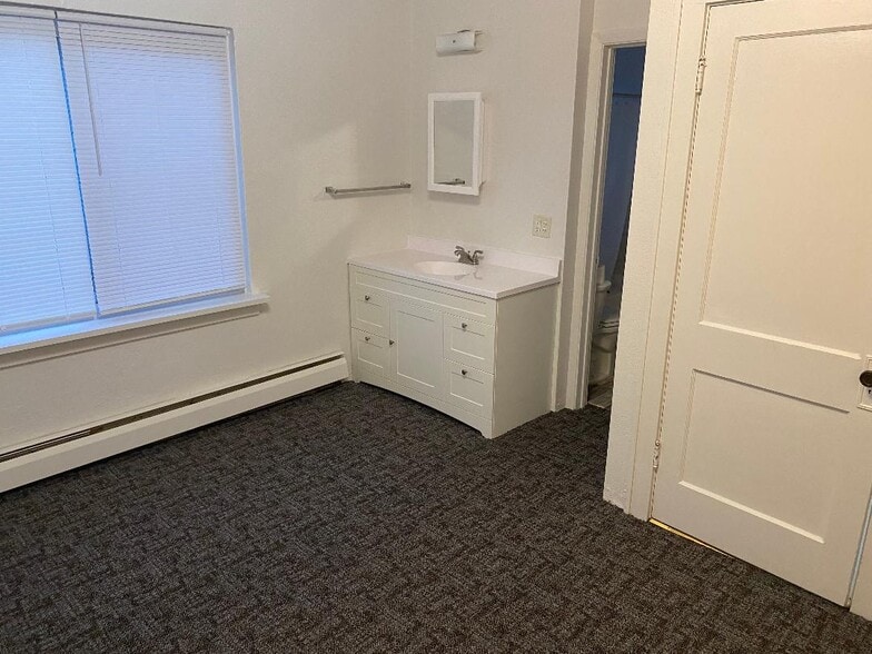 Building Photo - 1143 1st St NW