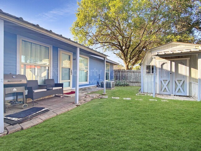 Building Photo - 9609 Woodland Hills