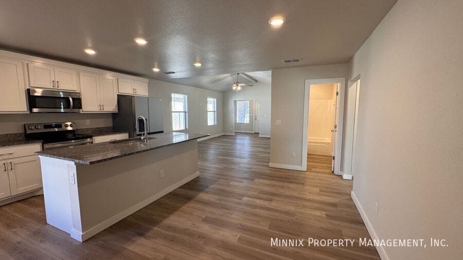 Building Photo - 7706 Elm Ave