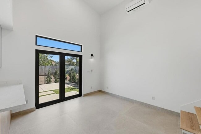 Building Photo - 1063 Buena Vista Way