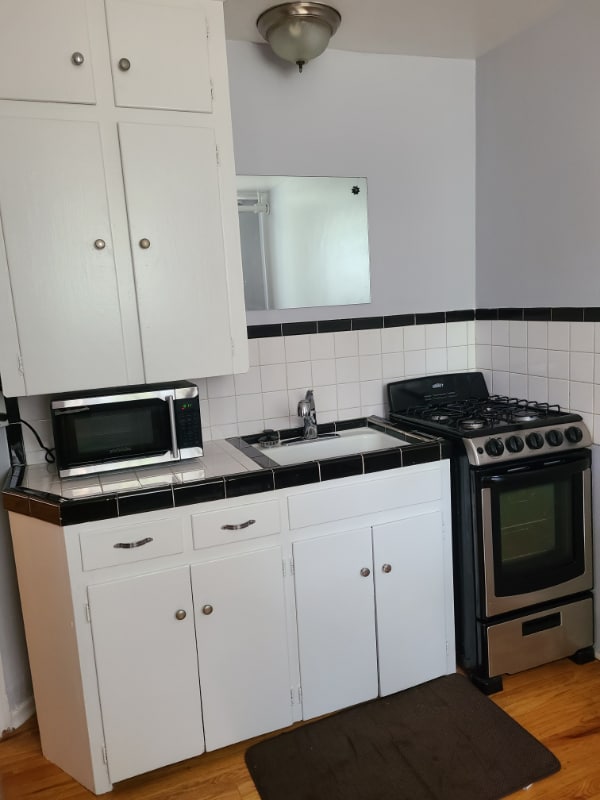 Kitchen. - 1605 St Paul St