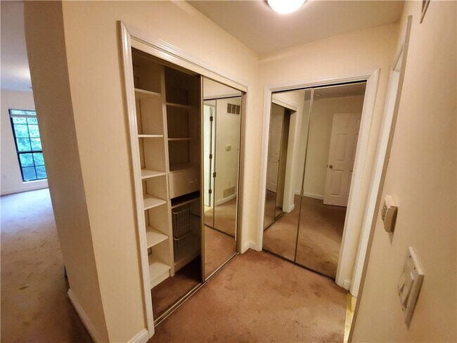 Building Photo - 4209 Pine Heights Dr NE