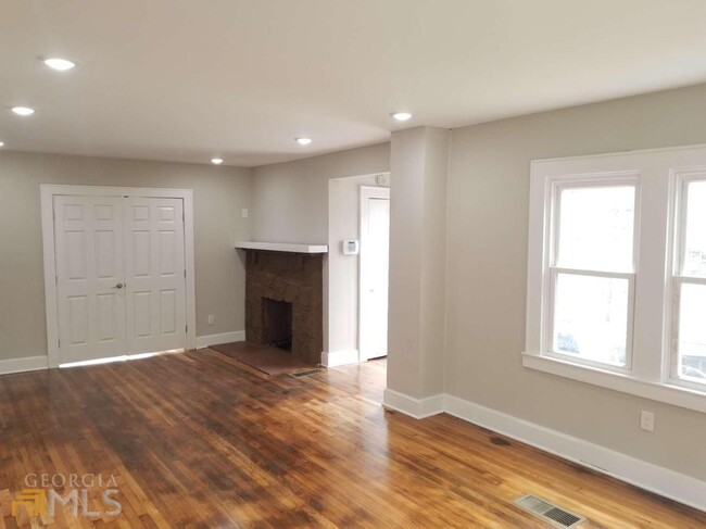 Building Photo - 2429 Macon Dr SW