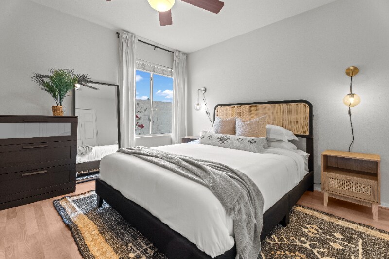 Building Photo - 3001 E Redwood Ln