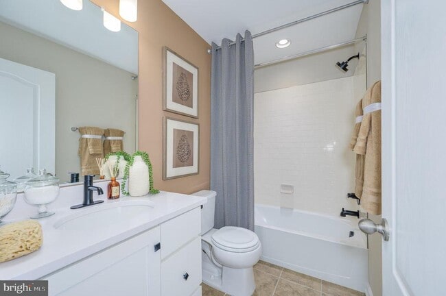 Building Photo - 201 Hillsdale Pl