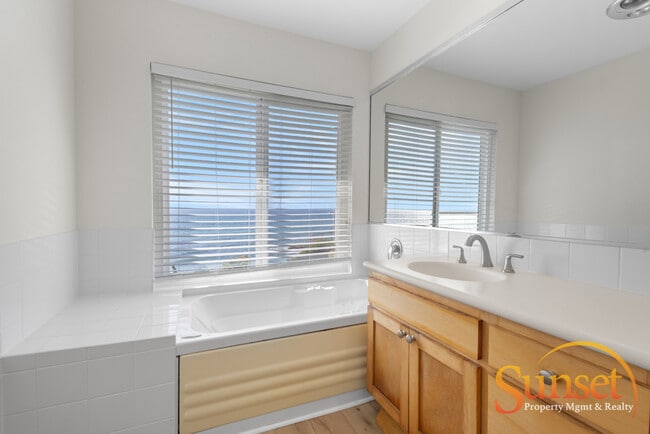 Building Photo - 4985 Coronado Ave