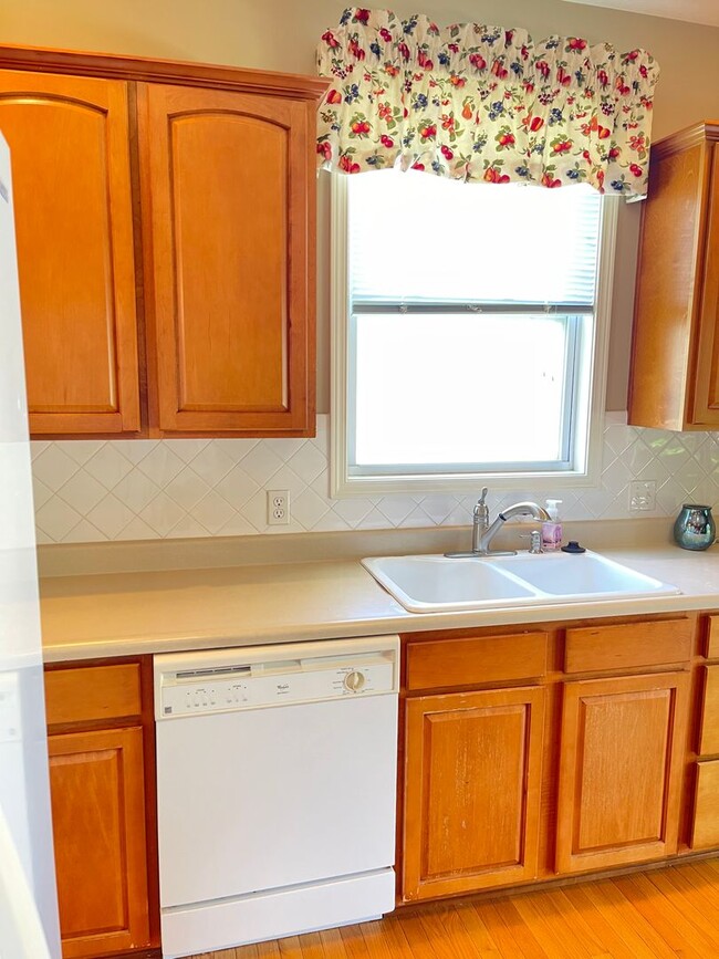 Building Photo - Beautiful 4 bed 2.5 bath 3000+sq ft