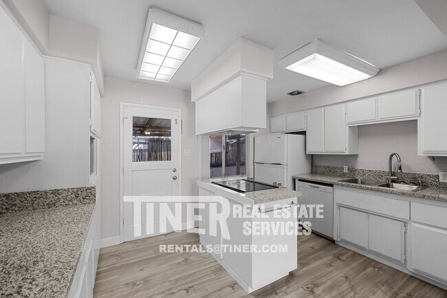 Building Photo - 7851 Winding Way