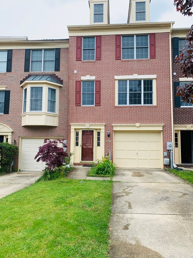 Building Photo - 907 Hidden Moss Dr