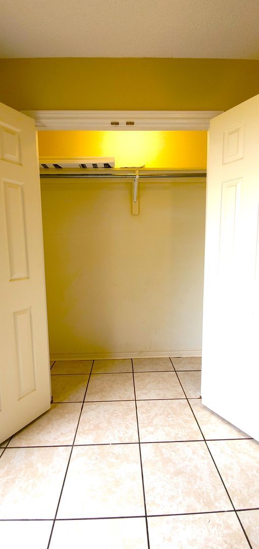 Building Photo - SUPER SPACIOUS 2 Bedroom, 2 Bathroom duple...