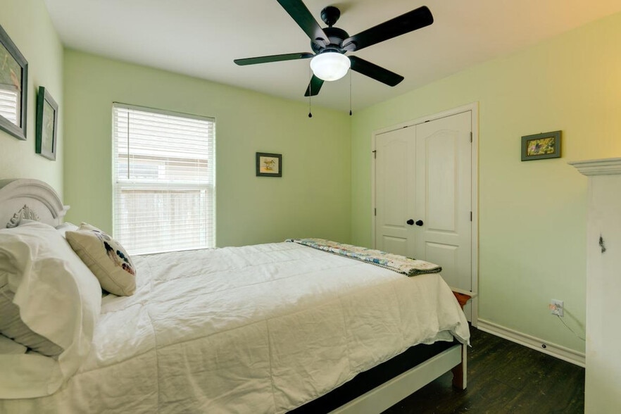 Building Photo - 1509 Oak Harbor Dr