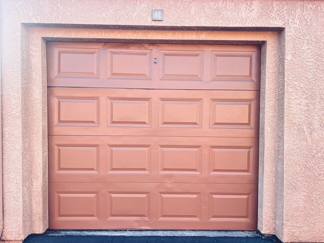 Building Photo - One bedroom one bathroom Carmel Point condo