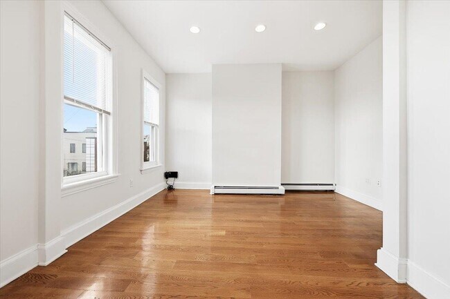 Building Photo - 202 Bowers St