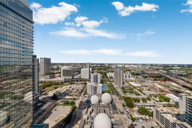 Building Photo - 851 NE 1st Ave