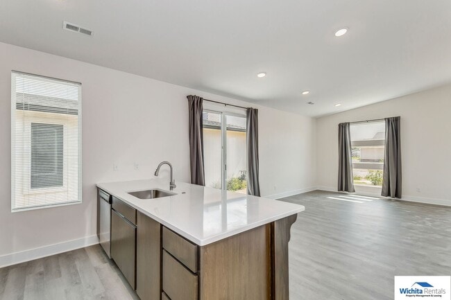 Building Photo - Newer 3 bed, 2 bath Patio Home  **First month rent free at move in**