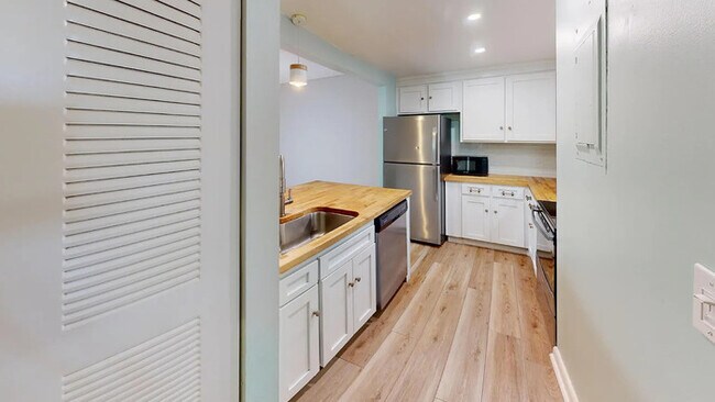 Building Photo - 2 Bedroom 2 Bath Condo just 10 Minutes from Downtown St Augustine and Beaches