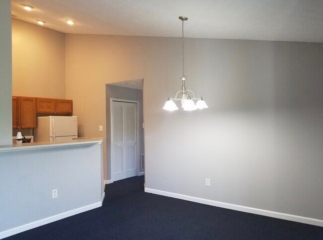 Building Photo - 2 bedroom condo