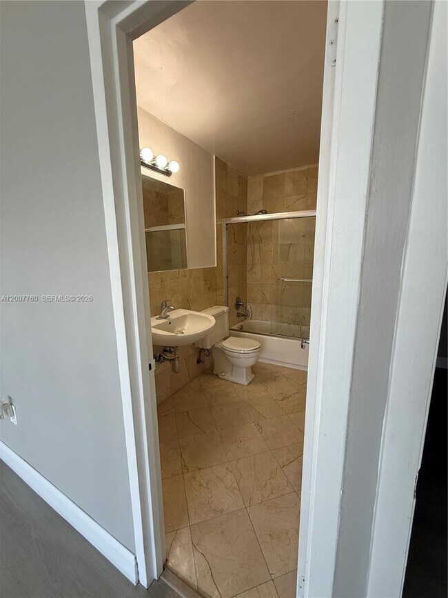 Building Photo - 5313 Collins Ave