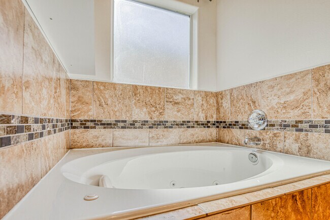 Building Photo - 7701 Maple Landing Court