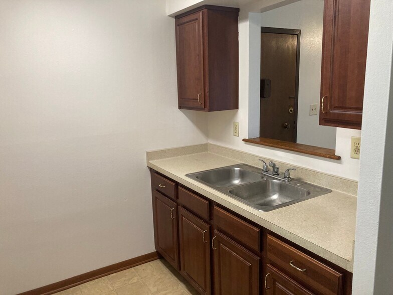 Building Photo - 10628 W Bobolink Ave