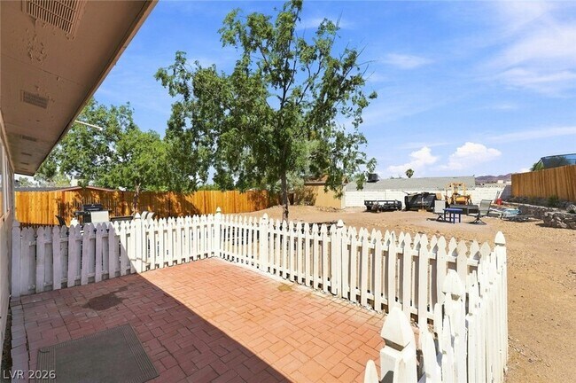 Building Photo - 609 Sierra Ln