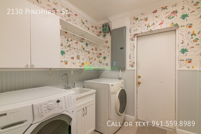 Building Photo - 2130 Pinehurst St