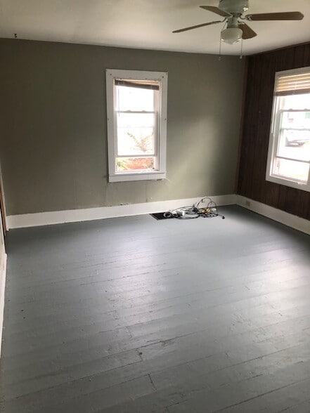 Bed 1 - 412 N Walnut St