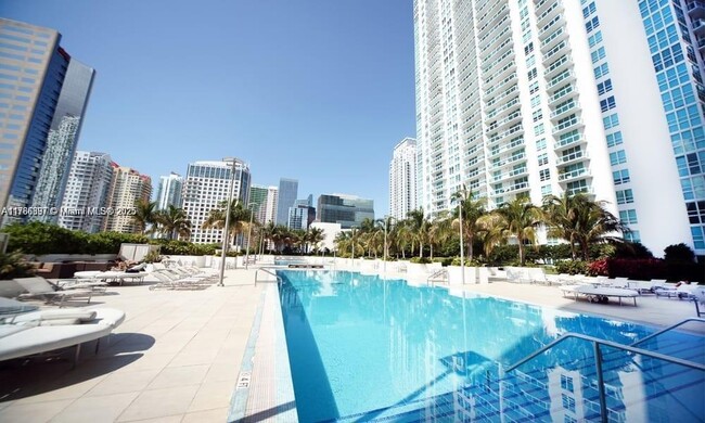 Building Photo - 950 Brickell Bay Dr