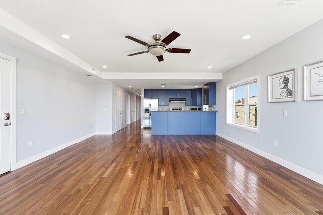 Building Photo - 215 Manhattan Ave