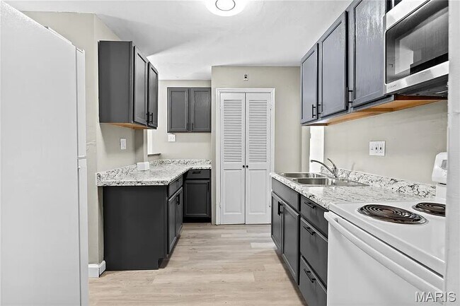 Building Photo - 43 St Celeste Dr
