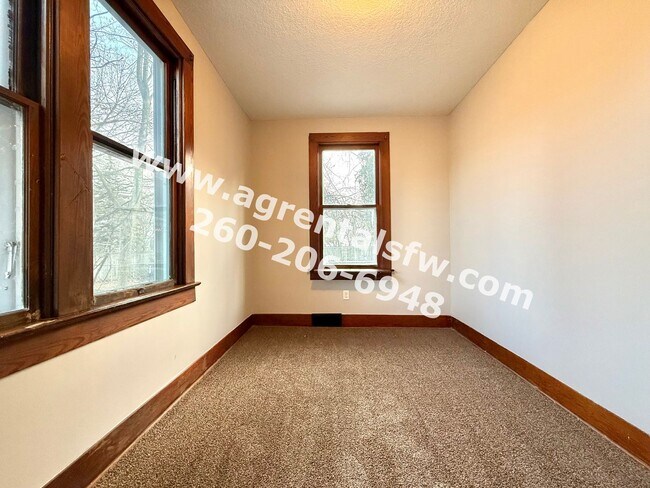 Building Photo - 2921 Broadway