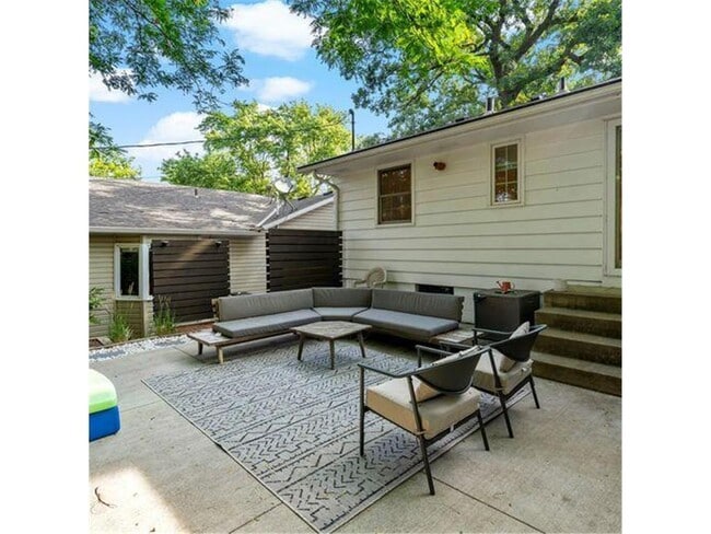 Building Photo - 4520 Vandervork Ave