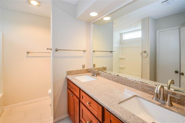 Building Photo - 9262 Westwood Village Dr