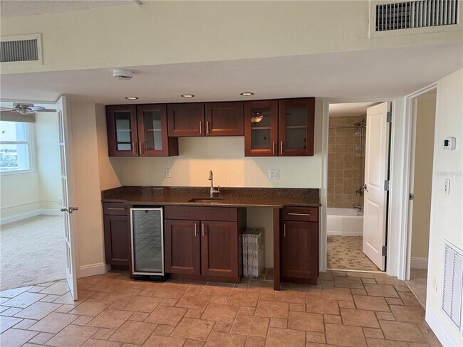 Building Photo - 33 S Gulfstream Ave
