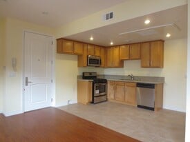 Building Photo - 14826 Vanowen St