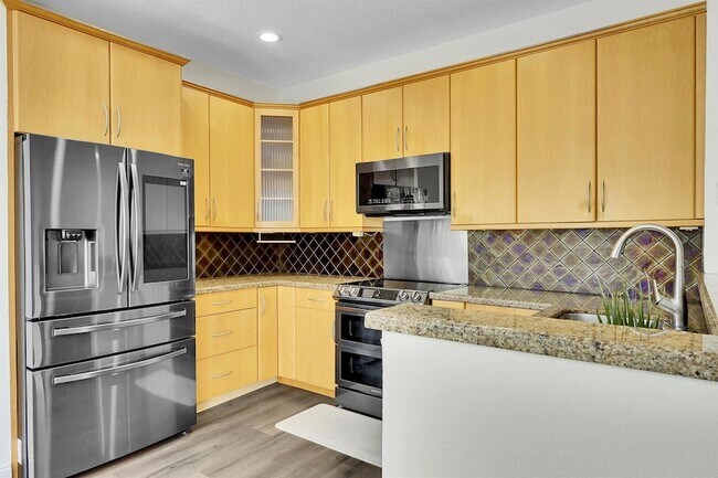 Building Photo - 3354 Greenview Terrace W