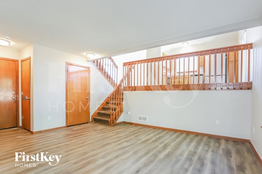 Building Photo - 8870 Clover Meadow Ln