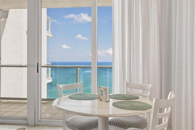 Building Photo - 16445 Collins Ave