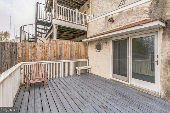 Building Photo - 4658 Mansion St