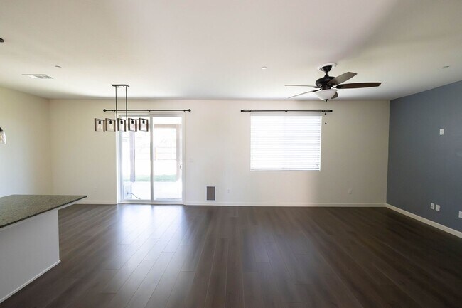 Building Photo - Lovely 3 bedroom home for rent in Hanford CA