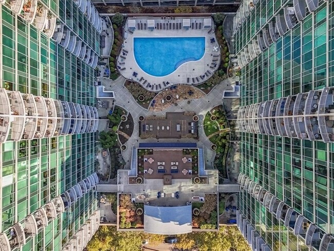 Building Photo - 943 Peachtree St NE