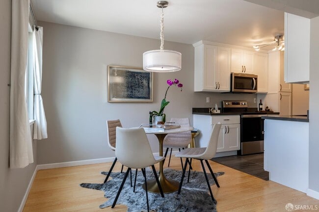 Building Photo - 65 Hermann St